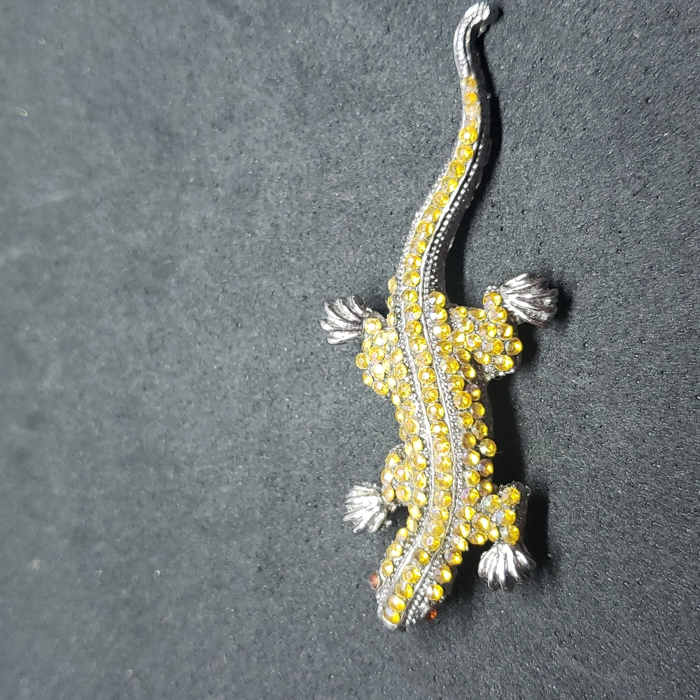 Rhinestone lizard brooch